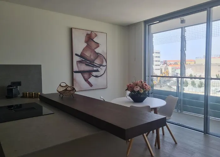 Luxury Apartment *